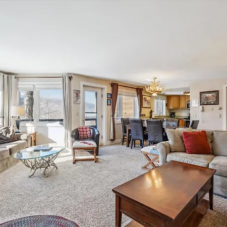 Beautifully Decorated 2-Bedroom Condo With Sports Center, Pool, Hot Tub & Stunning Mountain Views Highridge A6